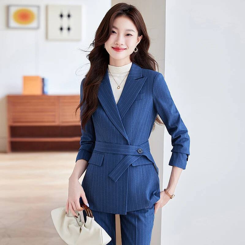 高品質生地のエレガントなストライプ柄フォーマルパンツスーツ  - Women Formal Wear For Interview のレビューと価格